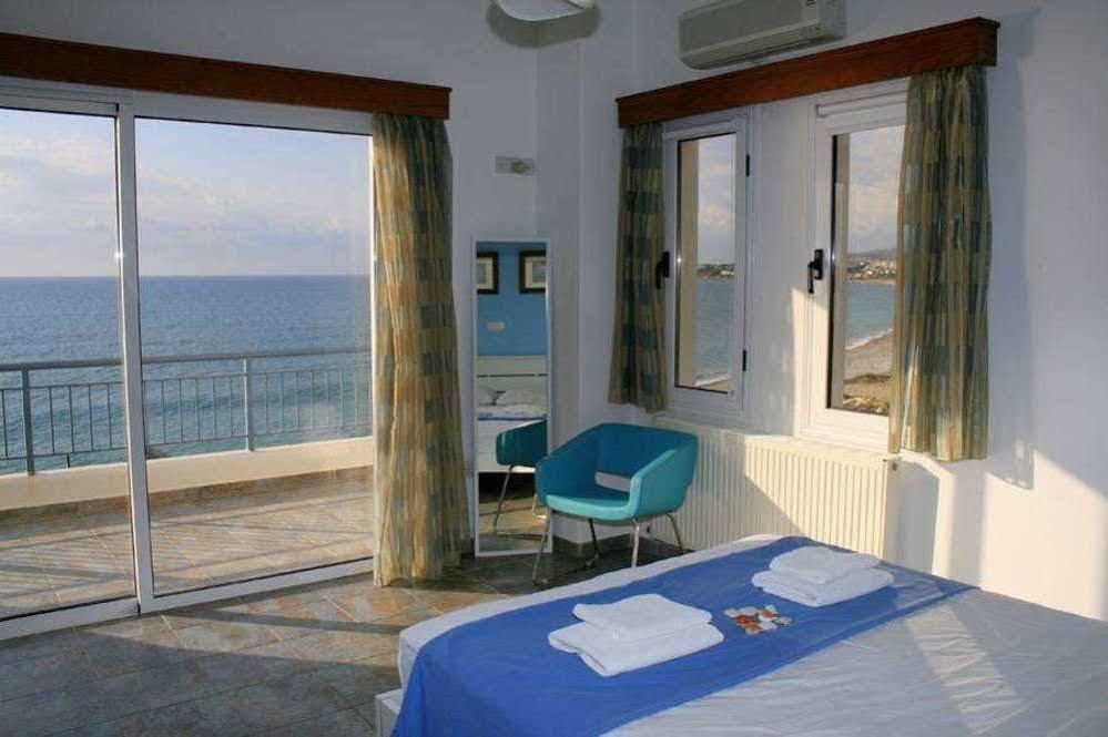 Blue Coral Beach Villas Paphos Bagian luar foto