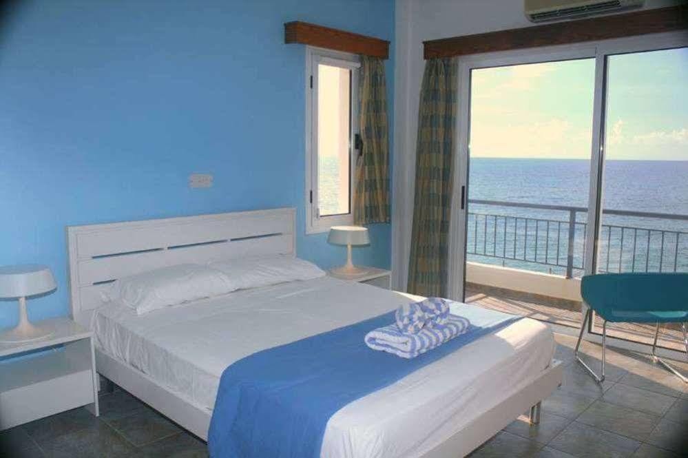 Blue Coral Beach Villas Paphos Bagian luar foto