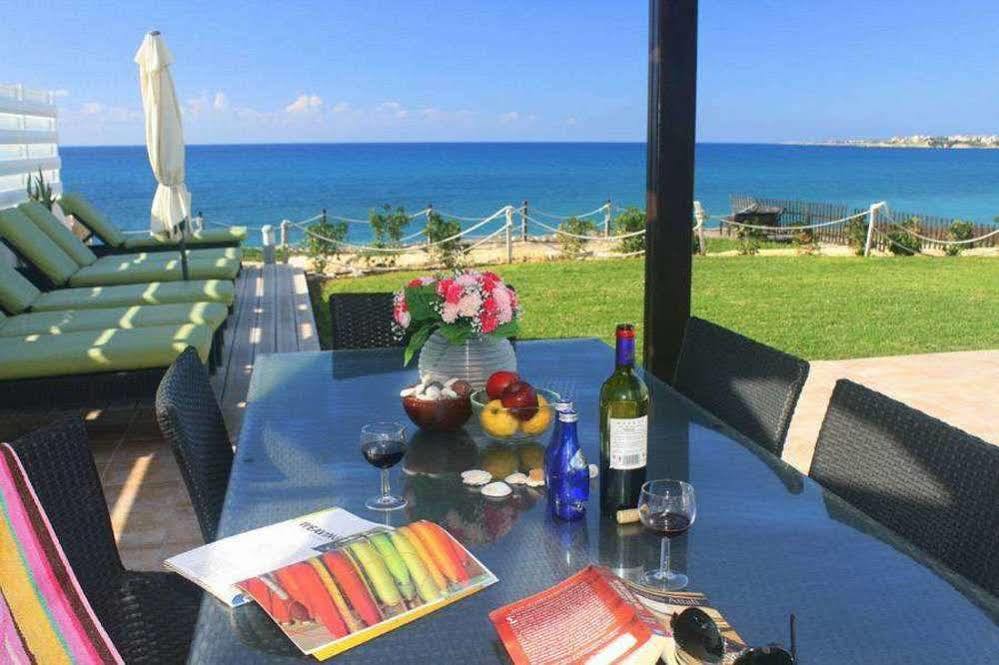 Blue Coral Beach Villas Paphos Bagian luar foto