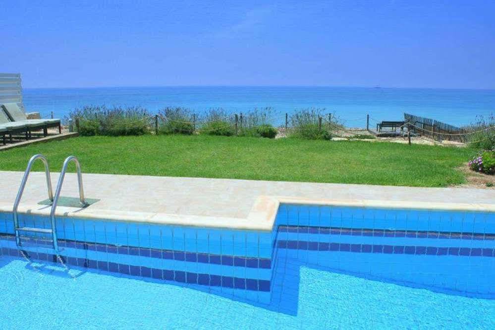 Blue Coral Beach Villas Paphos Bagian luar foto