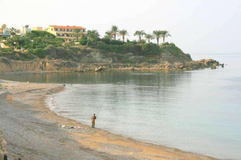 Blue Coral Beach Villas Paphos Bagian luar foto